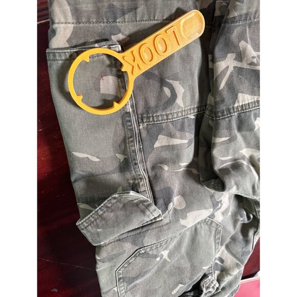 VTG Bugle Boy Mens Cargo Shorts 36 Camo Grunge Y2K Hunting Tactical Relaxed Fit - Picture 12 of 12